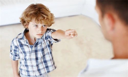 小孩逆反心理極強怎么辦_逆反心強的小孩怎么辦_逆反心理嚴重的孩子如何管教